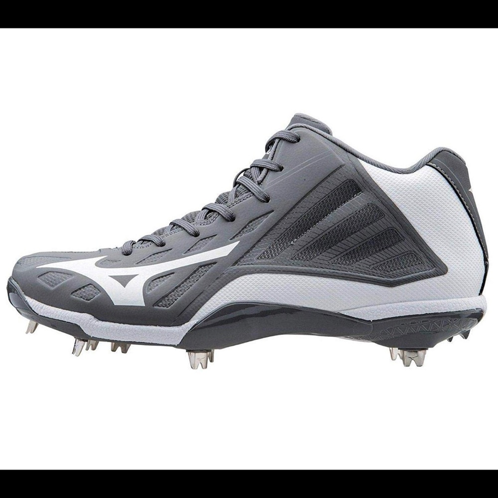 Brand new metal Mizuno cleats. Size 11